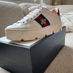 Gucci White Sneakers with Green and Red Stripe